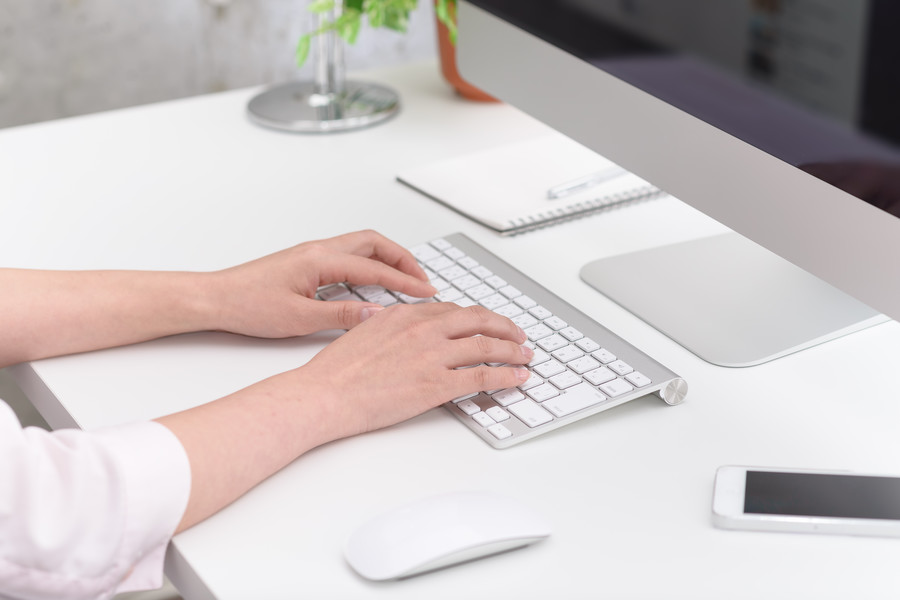 虛擬現(xiàn)實(shí)中的租賃虛擬房產(chǎn)：深圳房產(chǎn)律師闡述權(quán)益保障與前沿挑戰(zhàn)