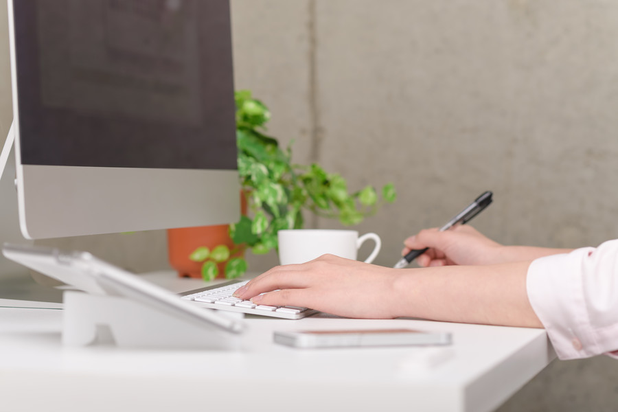 深圳法律咨詢網(wǎng)解讀:成都火鍋店“口水鍋底”事件的法律剖析