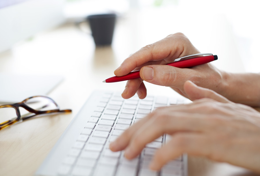 深圳繼承律師帶你玩轉(zhuǎn)房產(chǎn)繼承：從家庭聚會(huì)到財(cái)務(wù)危機(jī)，全攻略！