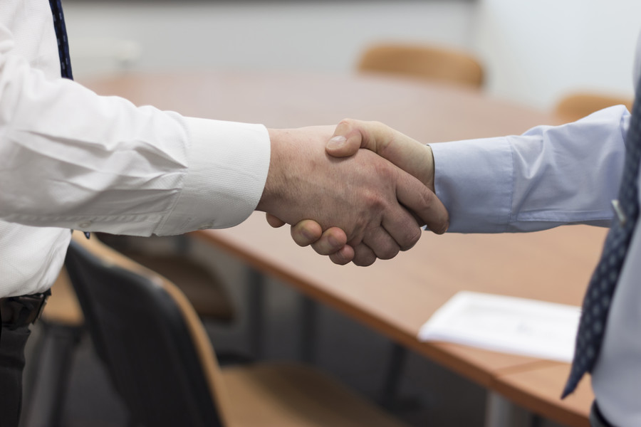 深圳婚姻律師：婚姻存續(xù)期間一方出軌，財(cái)產(chǎn)如何分割？