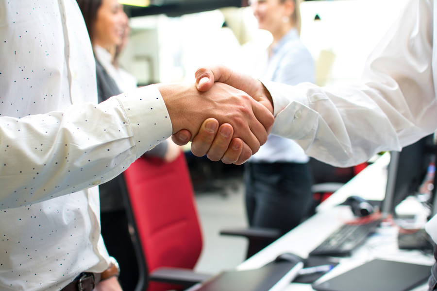 深圳律師咨詢網(wǎng)視角:違反勞動(dòng)紀(jì)律能否扣工資之深度剖析