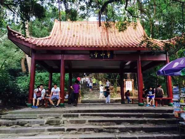 深圳律師事務(wù)所來講講以逃避償還貸款為目的轉(zhuǎn)讓財產(chǎn)的行為是否有效