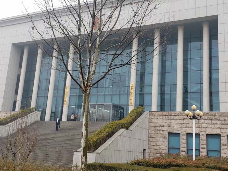 深圳律師事務(wù)所來(lái)講講村主任私自將征地補(bǔ)償款借給他人是否構(gòu)成挪用公款罪